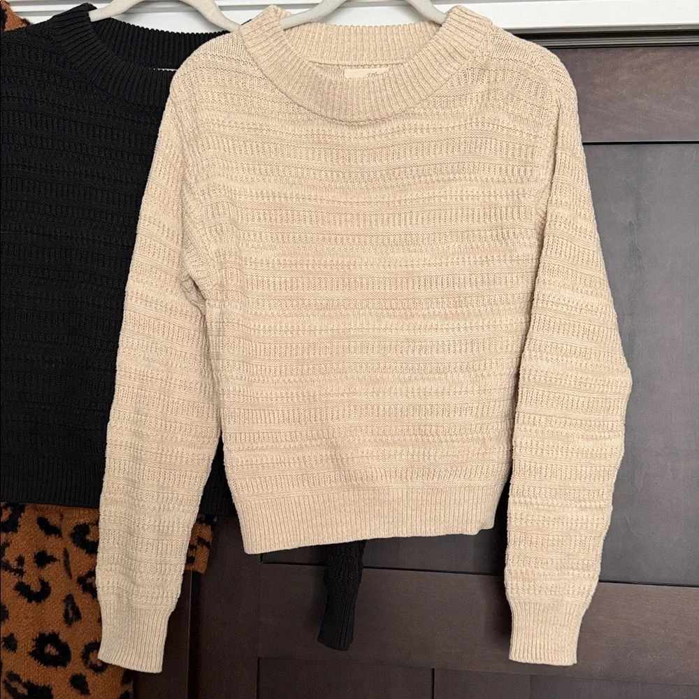 Universal Thread and Knox Rose Sweater Bundle of 4 total size XS